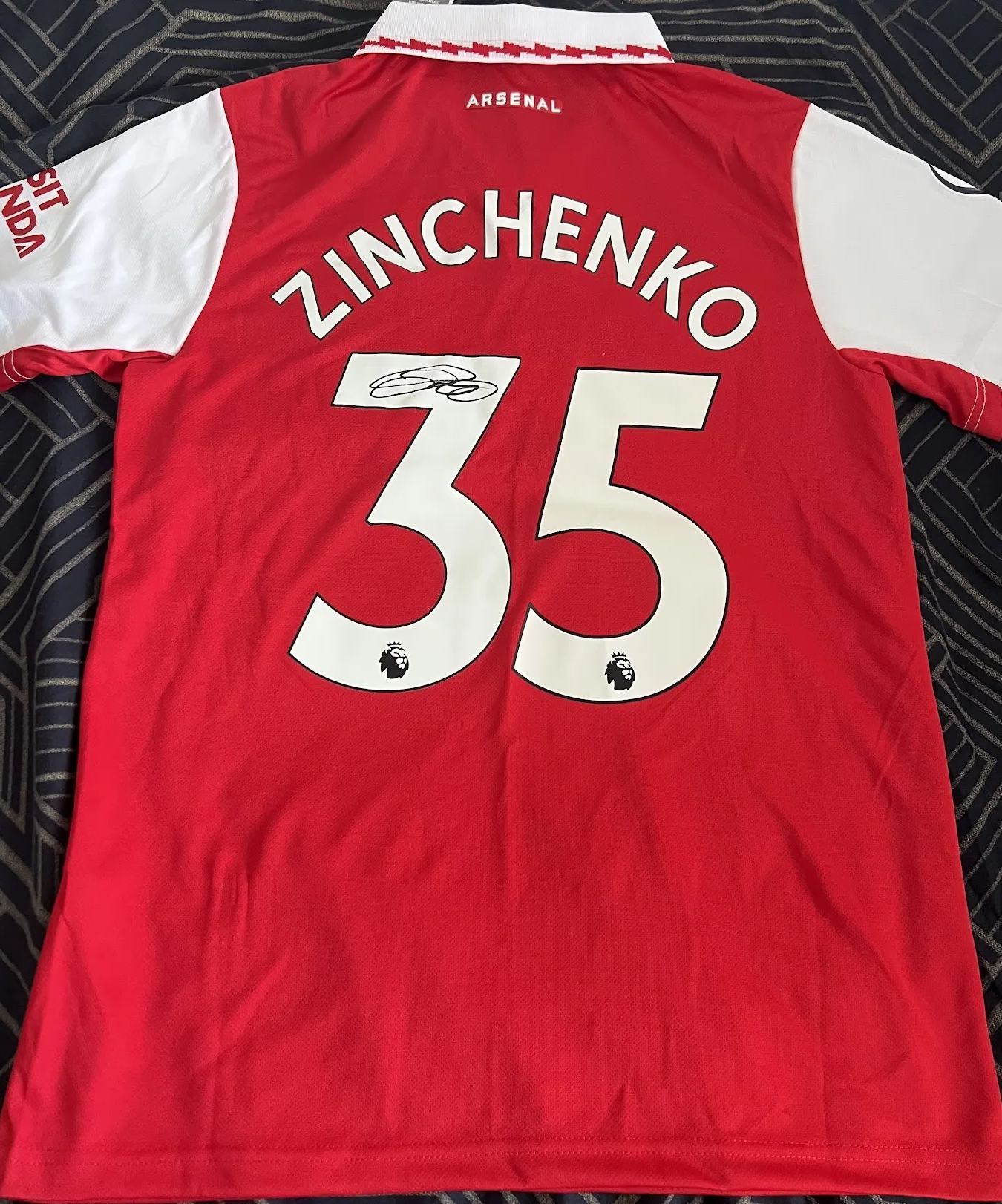 ZINCHENKO SIGNED ARSENAL SHIRT