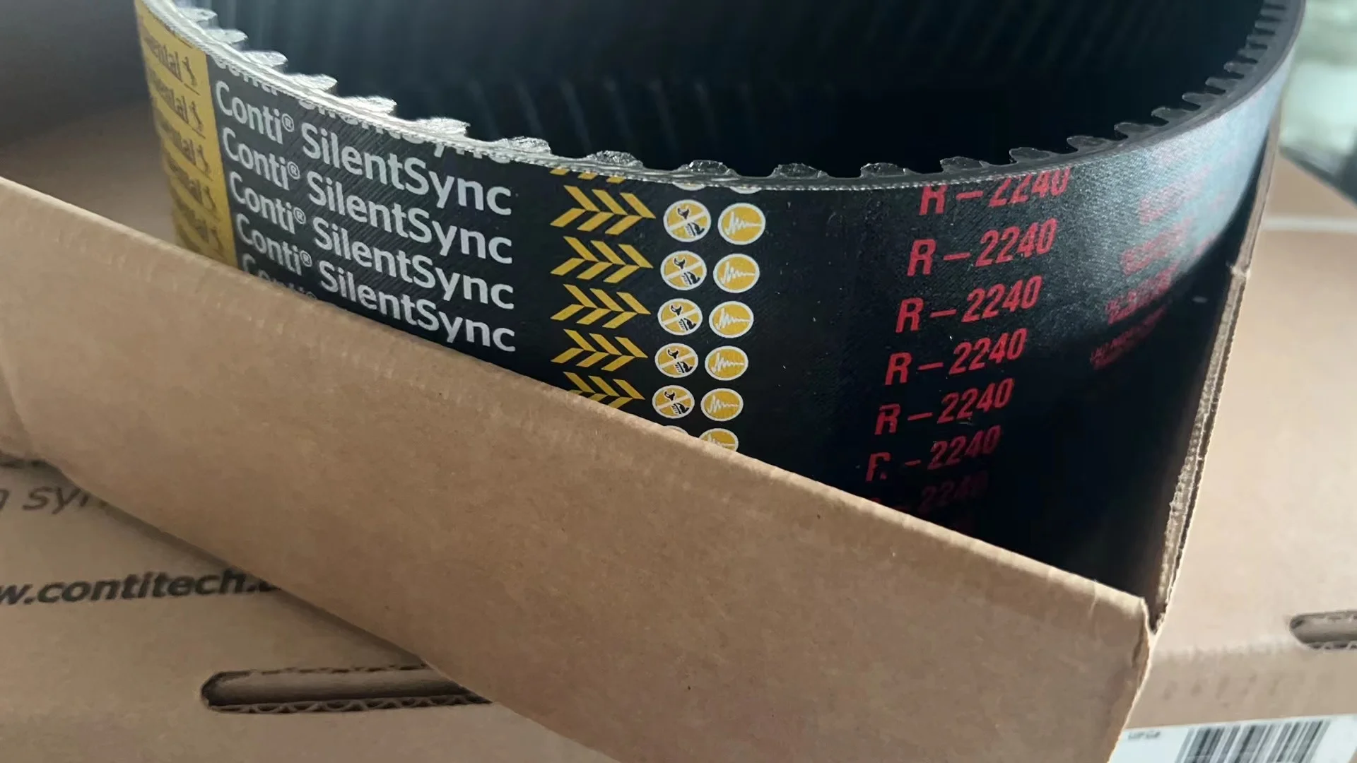 R-2520 SilentSync Red Synchronous Belt for sawing equipment