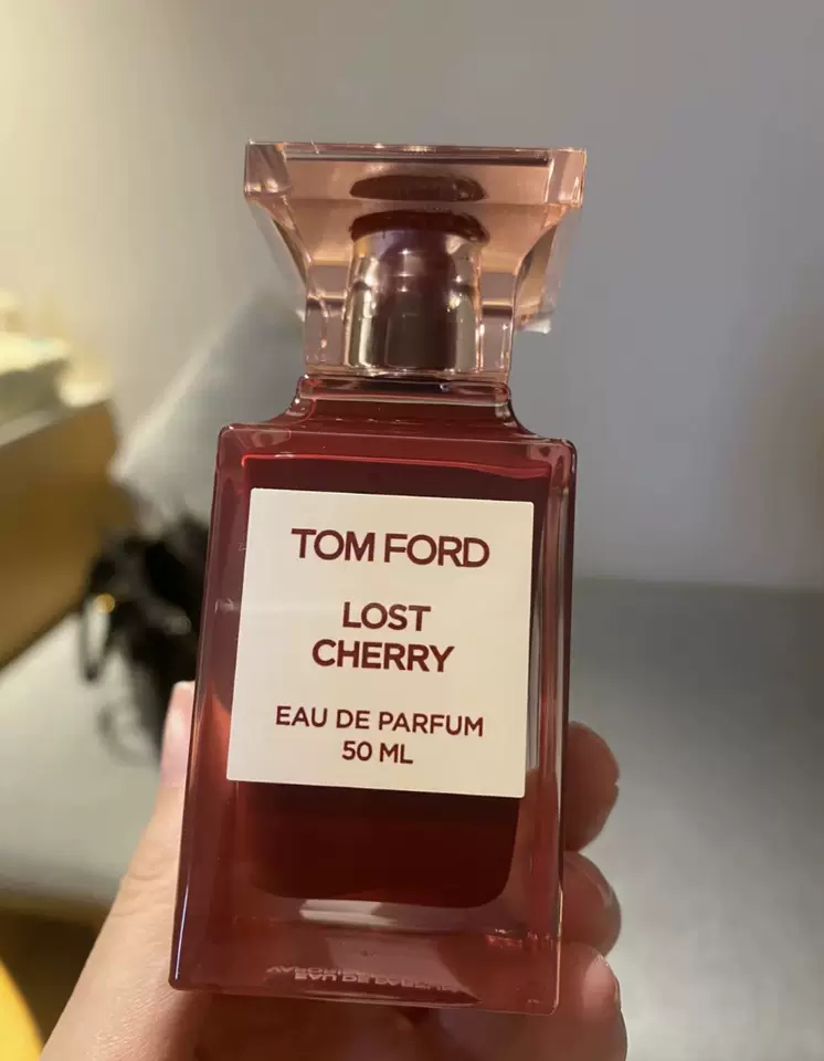 TOM FORD lost cherry Strong-flavored perfume