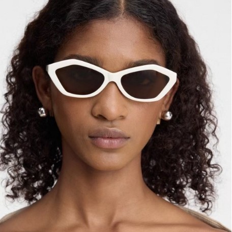 Retro angled cat-eye sunglasses