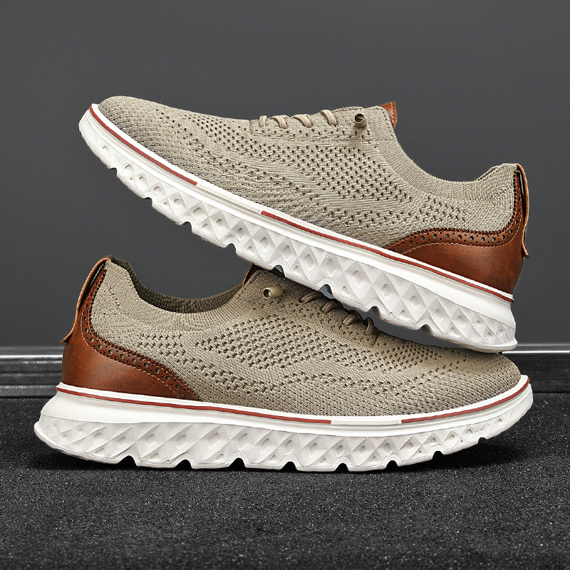 NEW Men's lightweight flyknit shoes