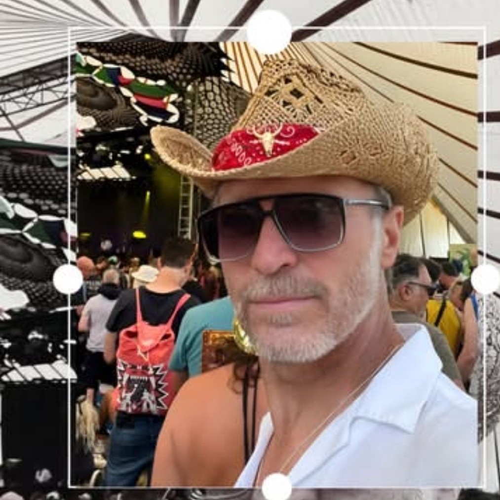 Retro-style aviator sunglasses