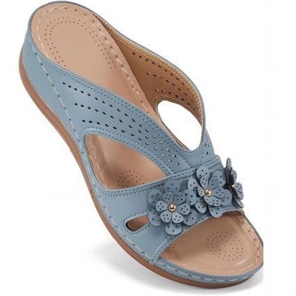 Wedge-heeled Thick-soled Hollow Rivet Flower Slippers