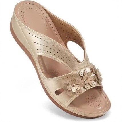 Wedge-heeled Thick-soled Hollow Rivet Flower Slippers