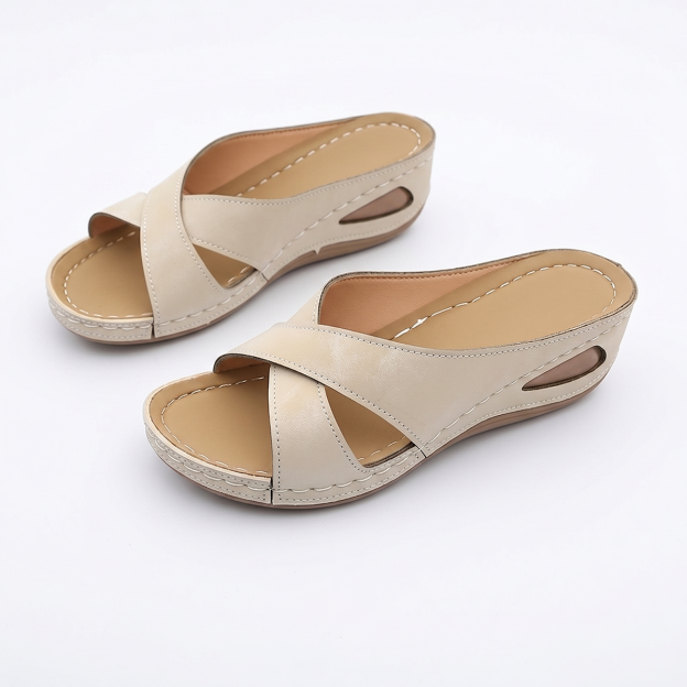🔥Trending Now: Women's Thick Sole Platform Slippers – Light & Airy Comfort