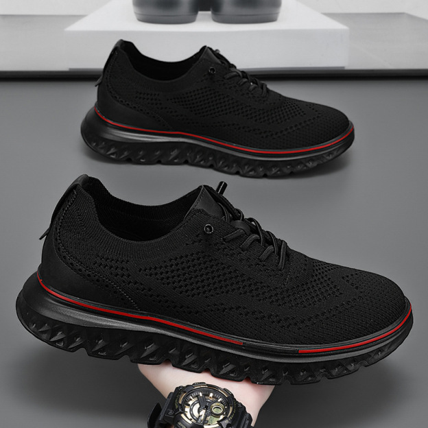 NEW Men's lightweight flyknit shoes