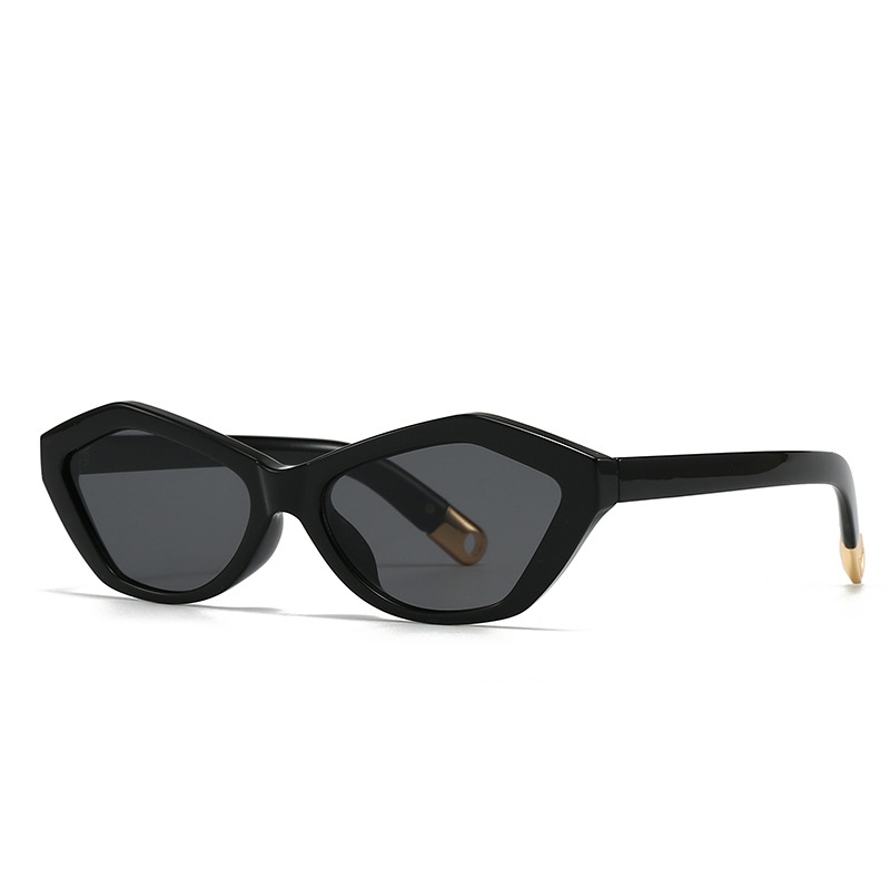 Retro angled cat-eye sunglasses