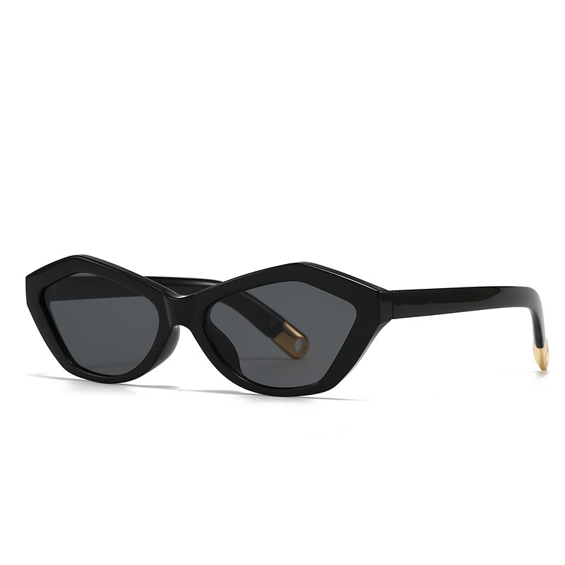 Retro angled cat-eye sunglasses