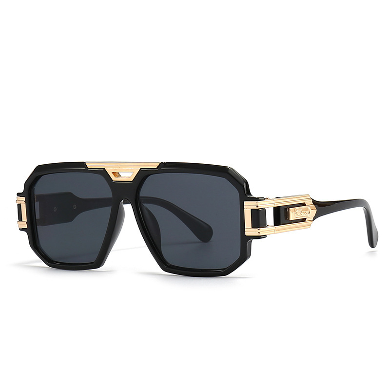 Retro-style oversized sunglasses