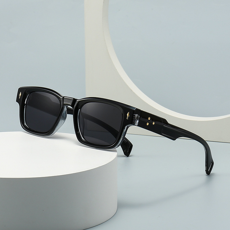 Charming Modern Retro Artistic Sunglasses