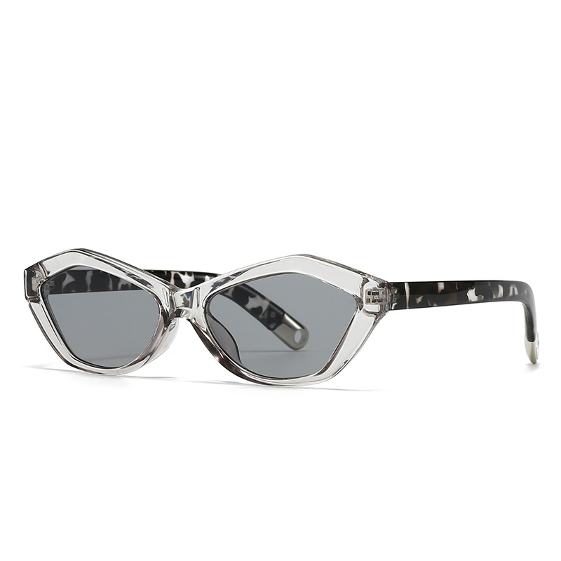 Retro angled cat-eye sunglasses