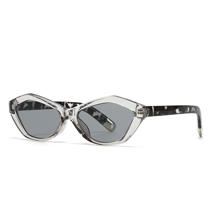 Retro angled cat-eye sunglasses