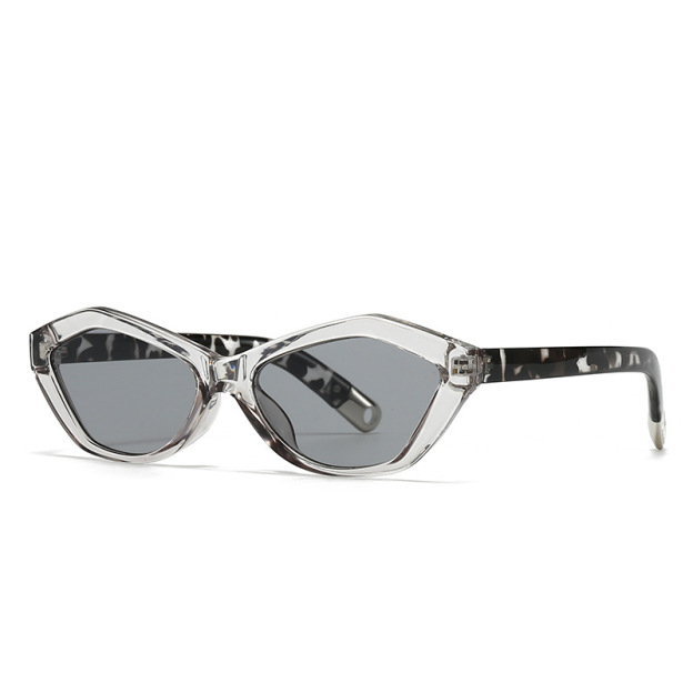 Retro angled cat-eye sunglasses