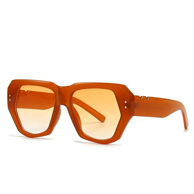 Retro sunglasses with butterfly rivets