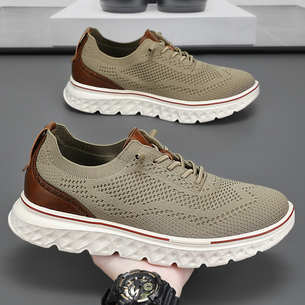 NEW Men's lightweight flyknit shoes