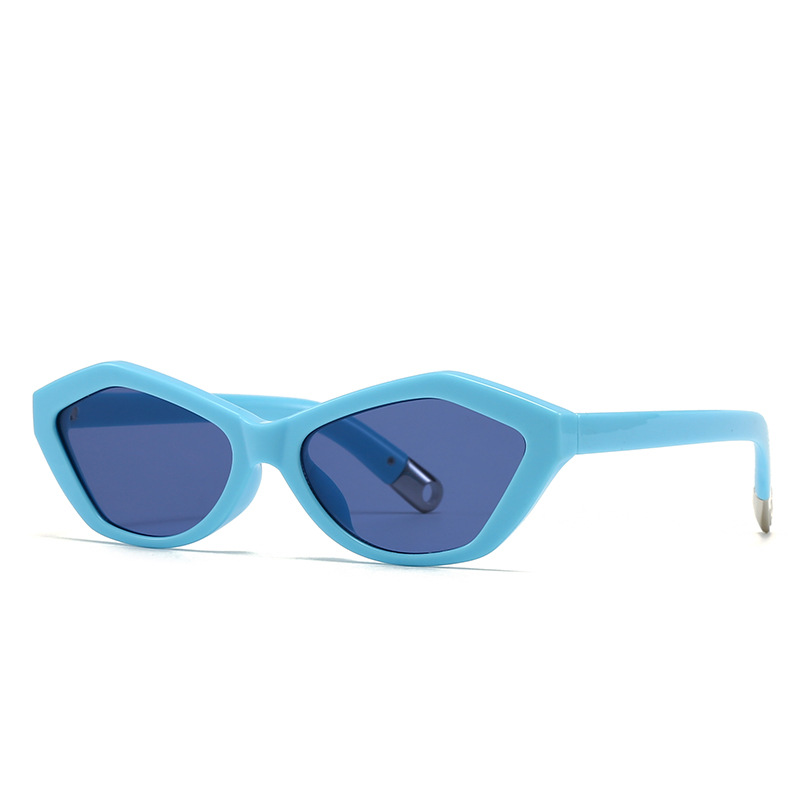 Retro angled cat-eye sunglasses