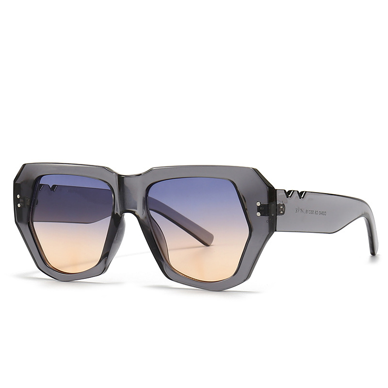 Retro sunglasses with butterfly rivets