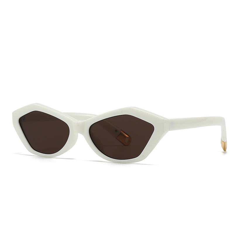 Retro angled cat-eye sunglasses