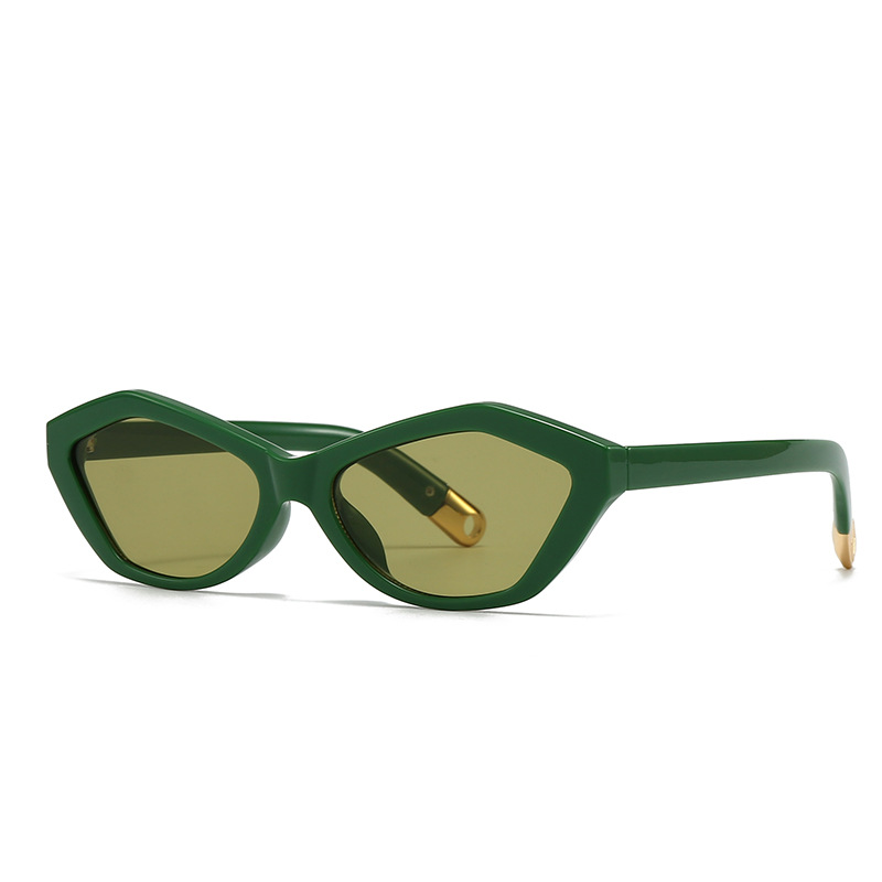 Retro angled cat-eye sunglasses