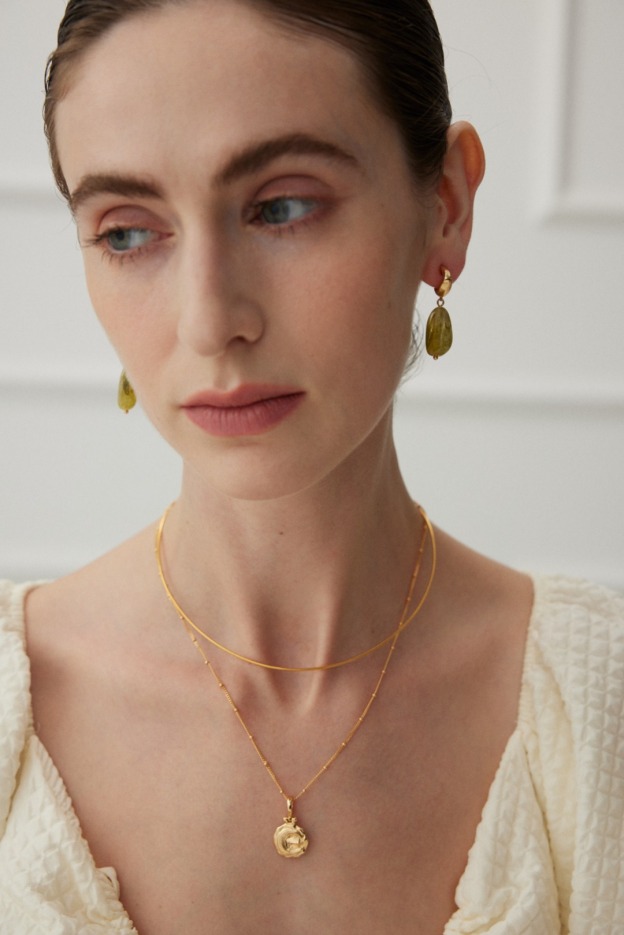 s925 silver green resin earrings