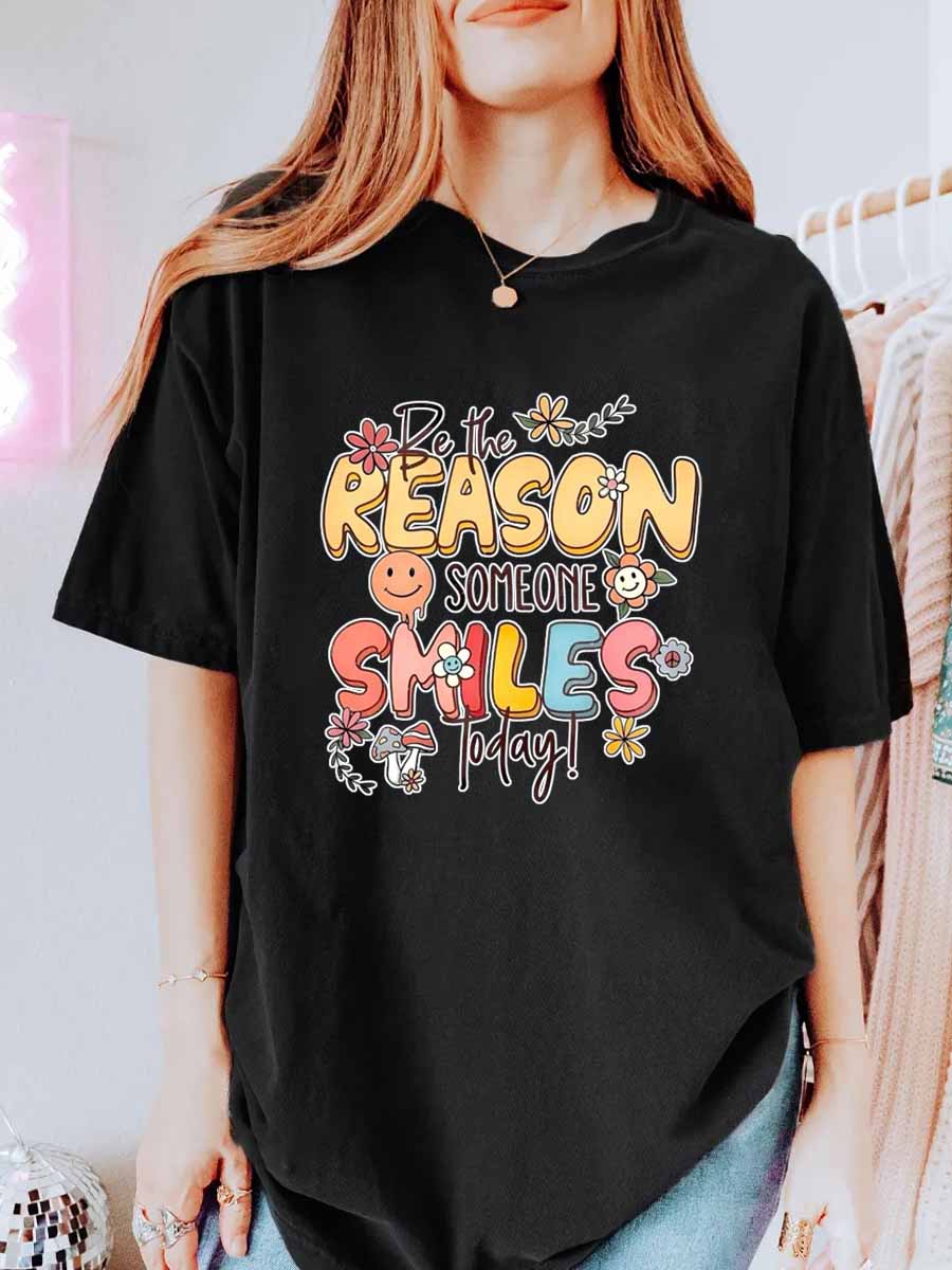 Vintage Be The Reason Someone Smiles Today! Oversize Graphic Tee