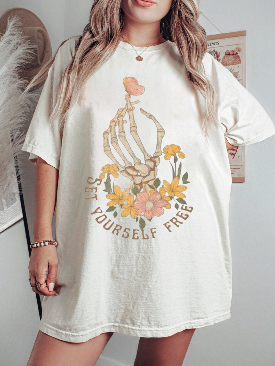 Oversized Set Yourself Free Oversized Graphic Tee