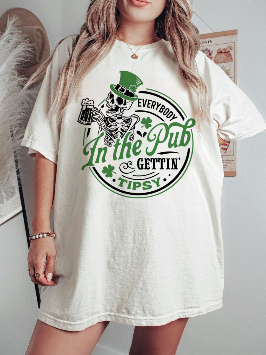Vintage Everybody In The Pub Gettin Tipsy Shirt