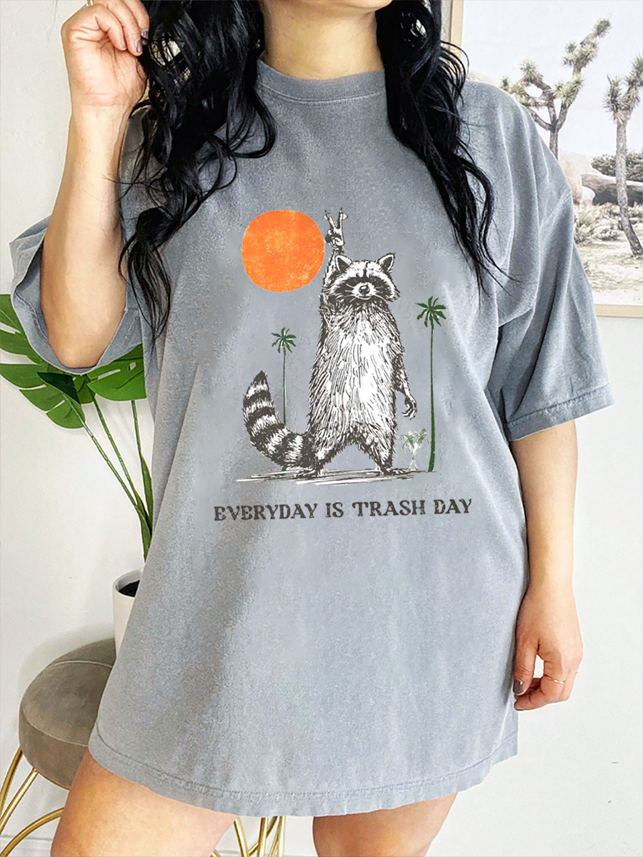 Vintage Everyday Is Trash Day Raccoon Meme T-Shirt