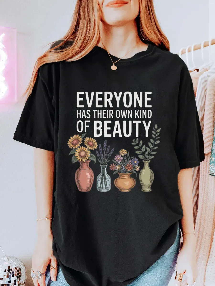 Vintage Everyone Has Their Own Kind Of Beauty Oversize Graphic Tee