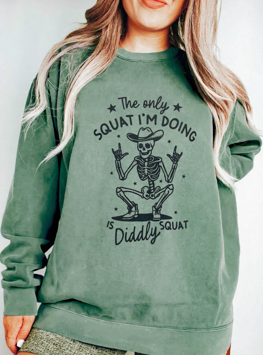Vintage The Only Squat I'M Doing Is Diddly Squat Oversize Graphic Sweatshirt