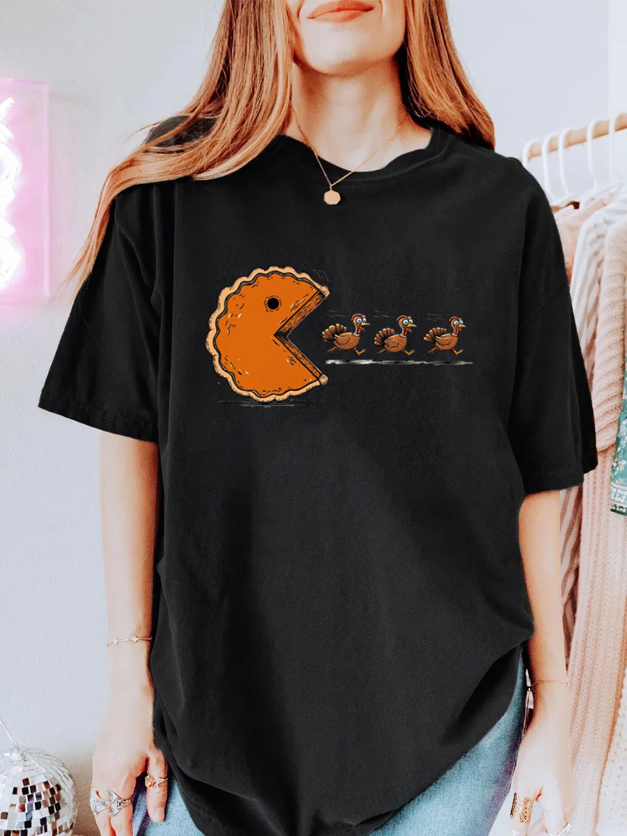 Vintage Thanksgiving Pumpkin Pie Chasing Oversize Graphic Tee