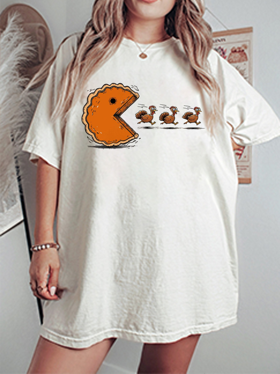 Vintage Thanksgiving Pumpkin Pie Chasing Oversize Graphic Tee