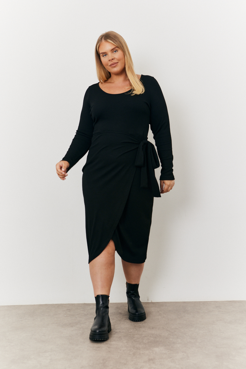 Scoop Neck Ribbed Long Sleeve Bodycon Dress With Belt Detail