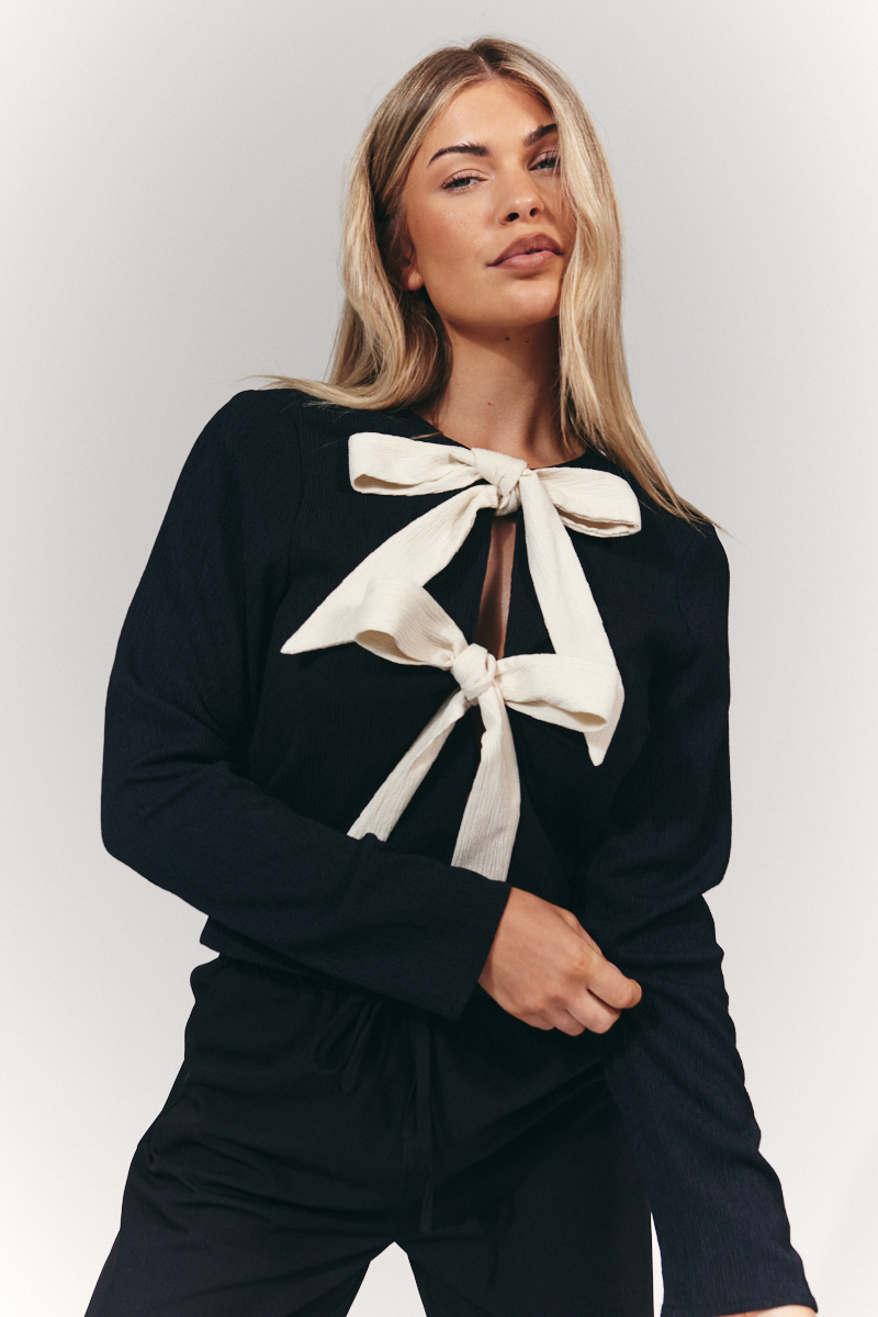 Long Sleeve Tie Front Bow Top