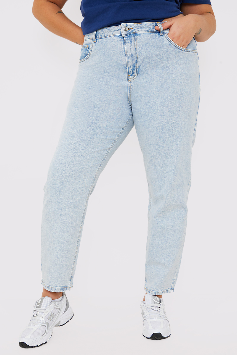 Women's bleach wash sales jeans