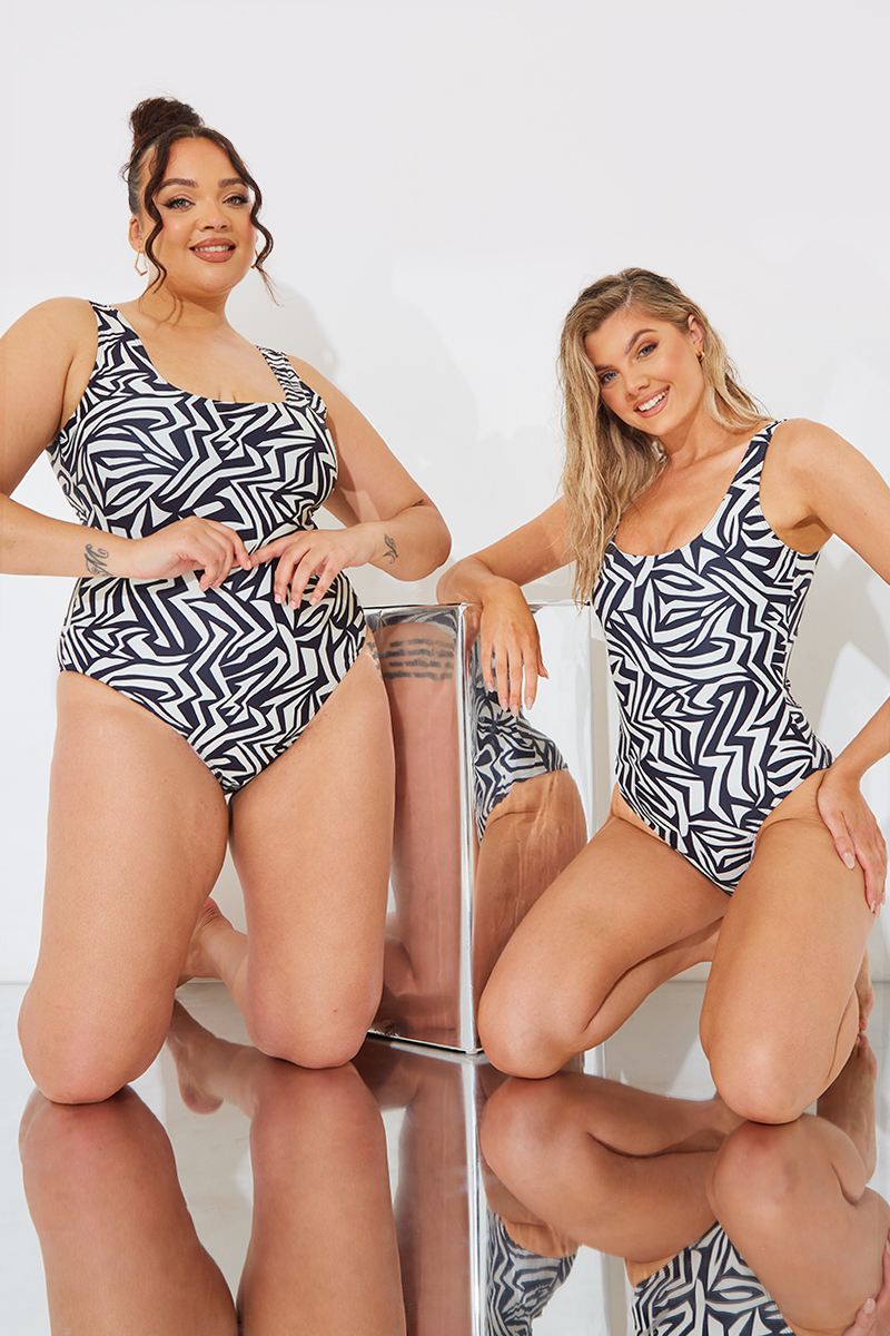 Sculpt and Control Abstract Print Scoop Neck Swimsuit