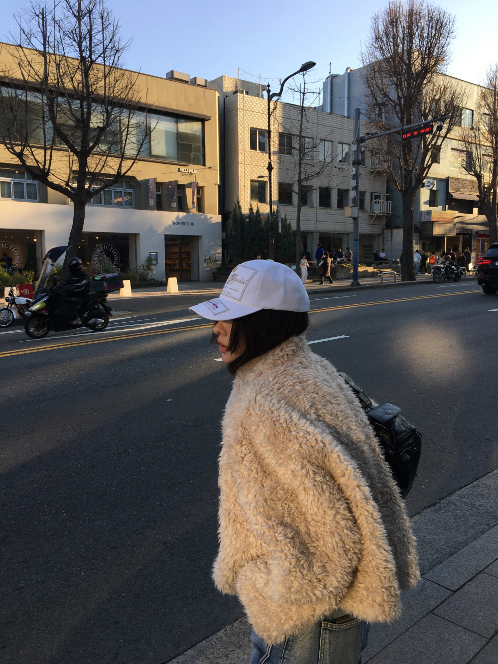 Korean New Stylish fur coat warm lamb wool faux fur short jacket for women K010623