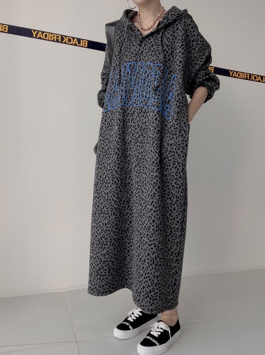 Korean early spring new arrival versatile letter leopard print hooded loose dress K010610