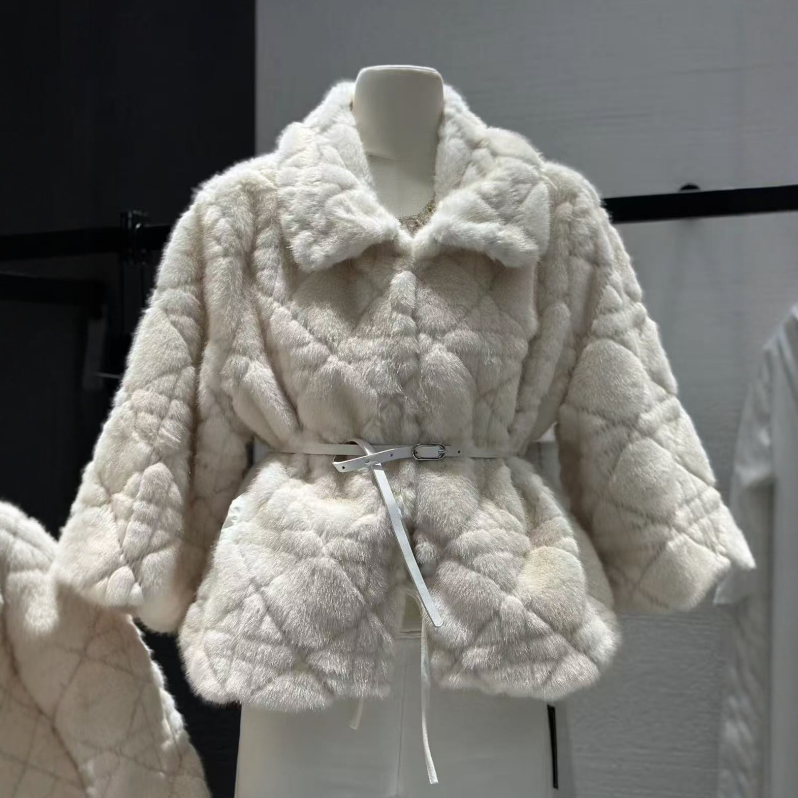 New winter light luxury women's Fur Short Jacket K25121006