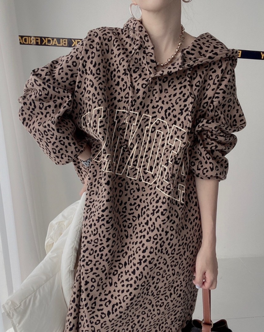 Korean early spring new arrival versatile letter leopard print hooded loose dress K010610