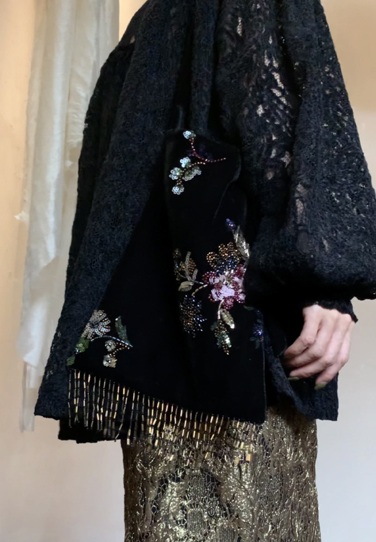 New Retro Black velvet embroidered shoulder bag K26012004