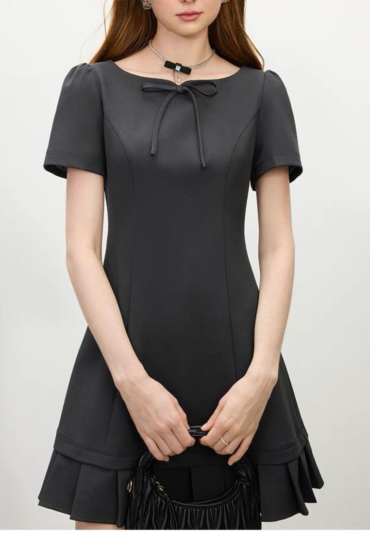 Chic bow neck pleated hem short sleeve mini dress K26051206