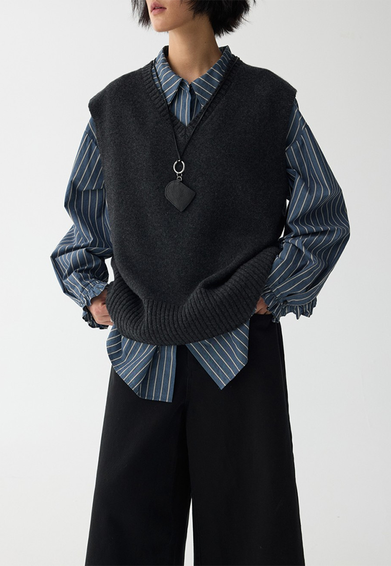 Wool Detachable Neck Warmer V-Neck Knitted Vest CA25110701GY