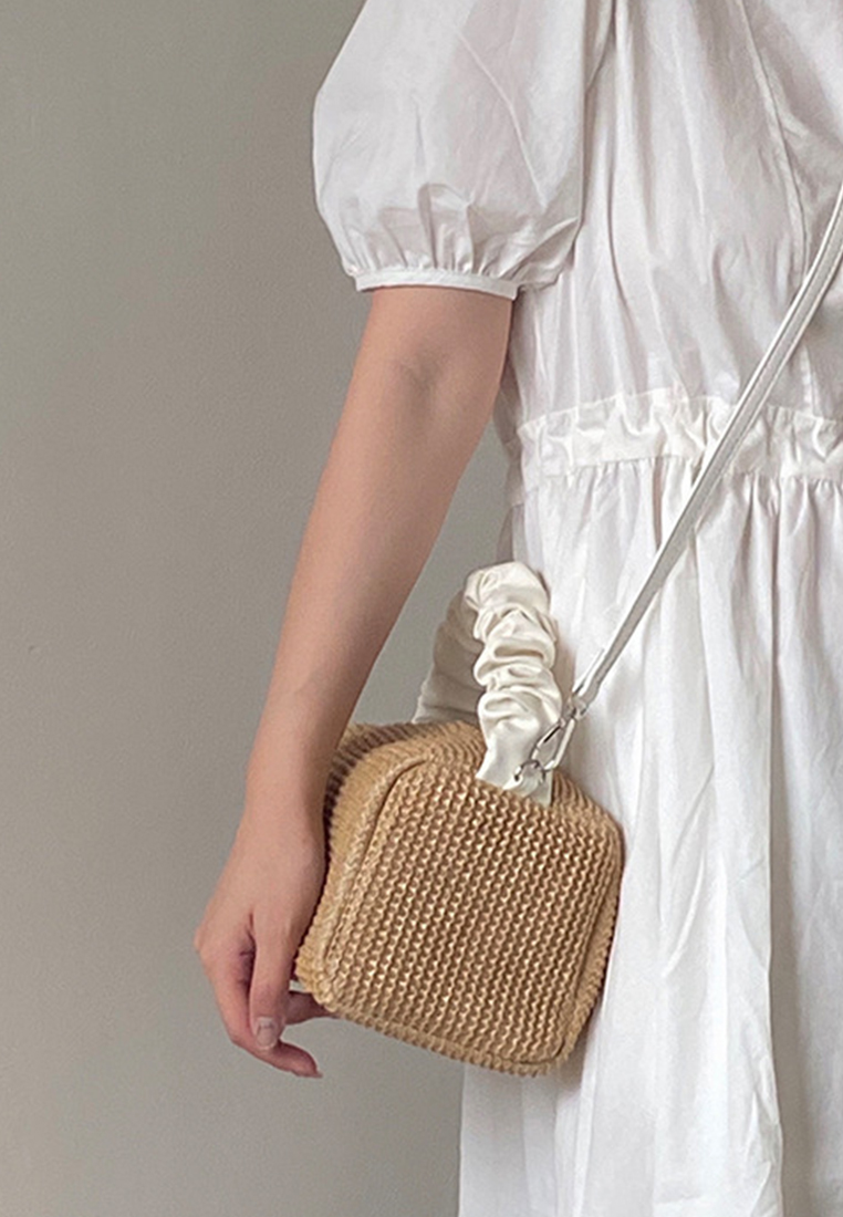 2025 Summer New Retro Color Contrasting Handbag CA25032701W