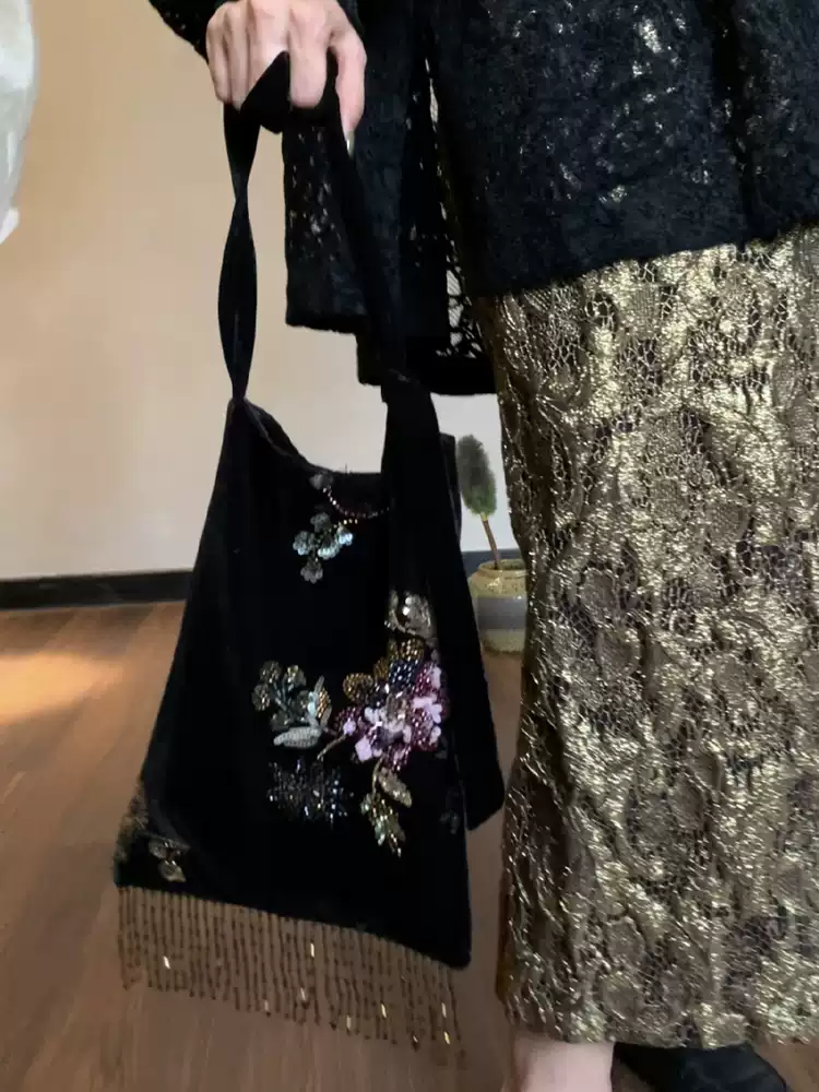 New Retro Black velvet embroidered shoulder bag K26012004