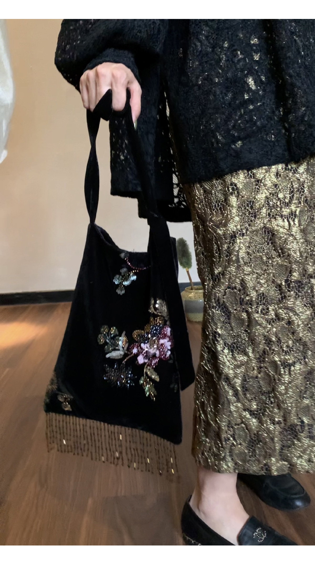 New Retro Black velvet embroidered shoulder bag K26012004