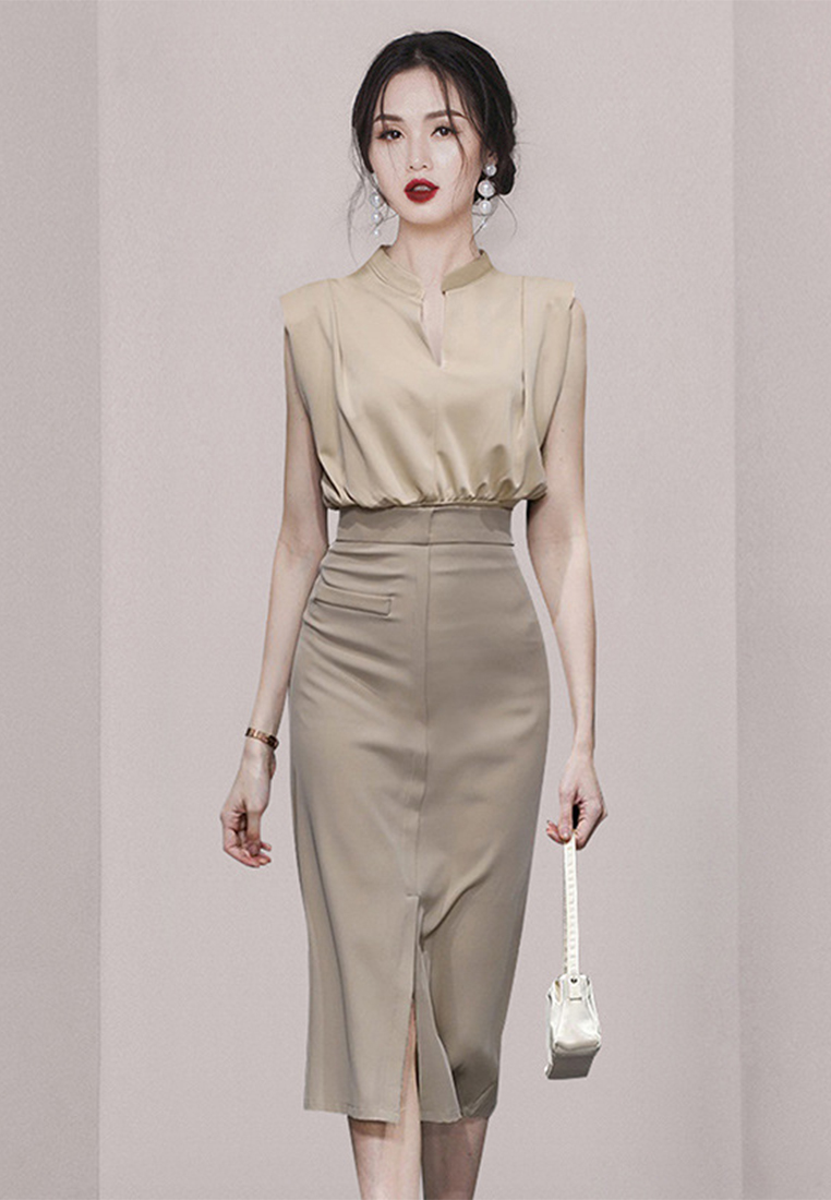 Fashionable wide-shouldered sleeveless smocked top and elegant skirt suit CA1005109