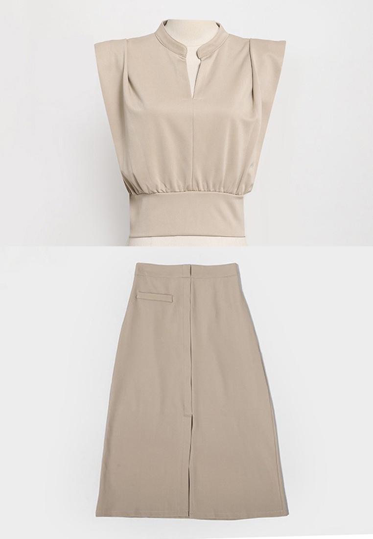 Fashionable wide-shouldered sleeveless smocked top and elegant skirt suit CA1005109