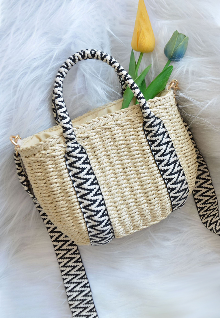 Artistic hand-woven casual straw woven bag CA24061711