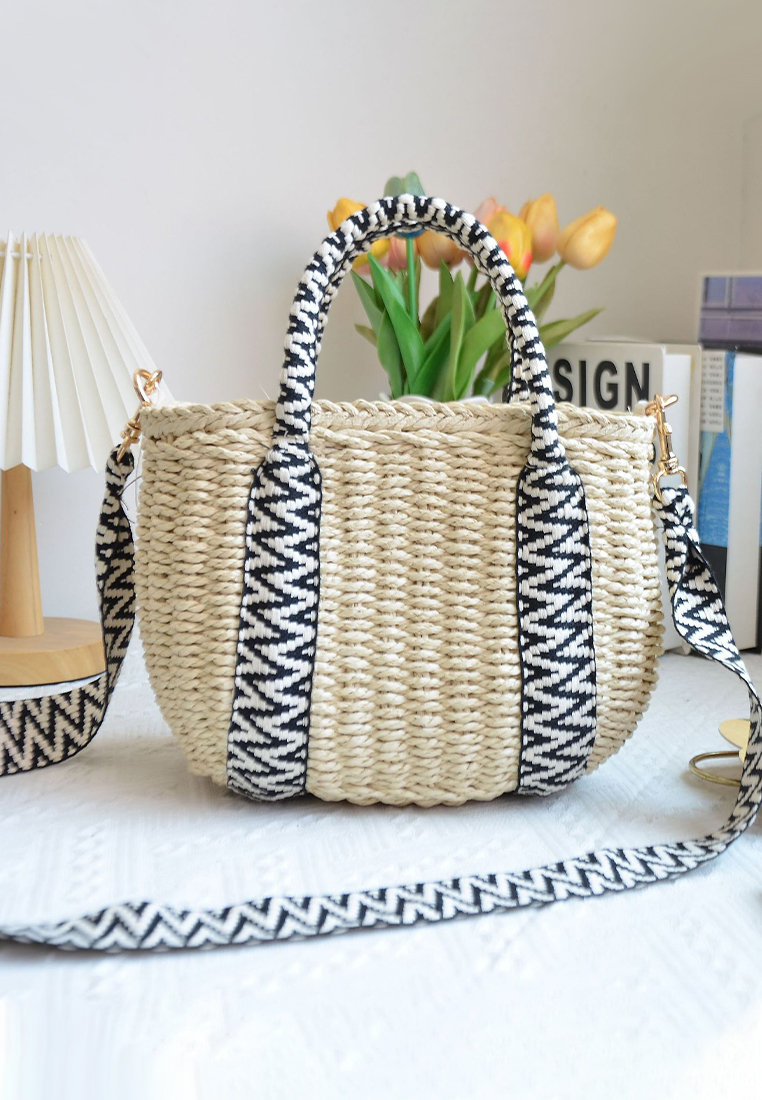Artistic hand-woven casual straw woven bag CA24061711